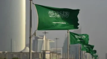 تفاصيل تأشيرة الإقامة الدائمة بدون كفيل في السعودية 2025-1447 الشروط والرسوم مع الامتيازات الكاملة